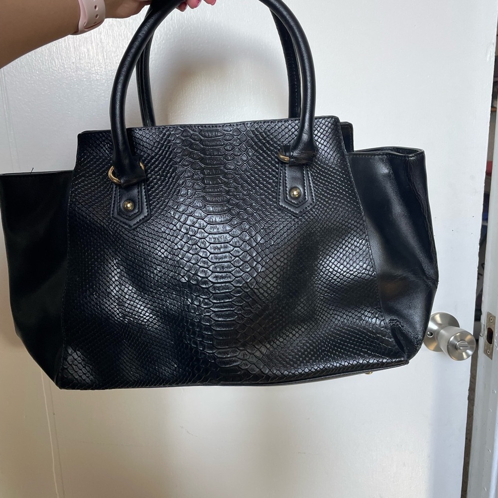 Chic Black Textured Shoulder Bag